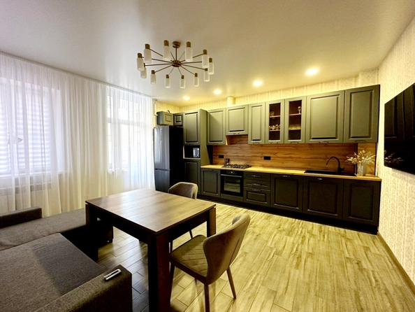 
   Продам 2-комнатную, 65 м², Берберовская ул, 16

. Фото 1.