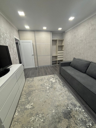 
   Продам 1-комнатную, 40 м², Берберовская ул, 8

. Фото 3.