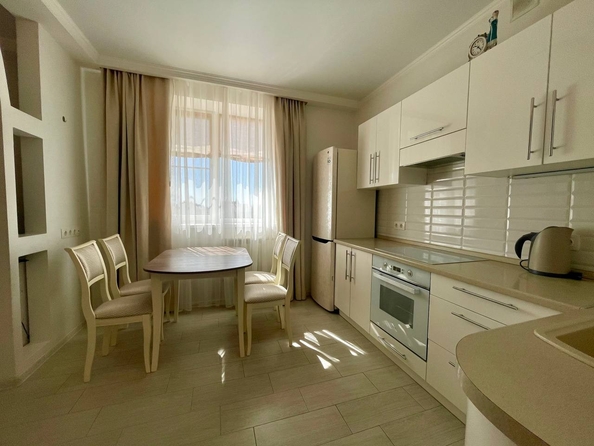 
   Продам 1-комнатную, 38 м², 2-я Володарского ул, 166/6

. Фото 1.