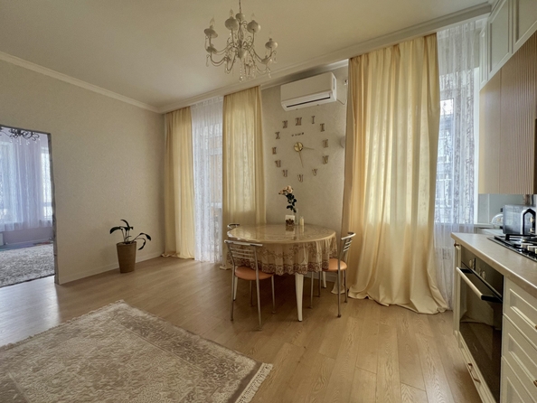 
   Продам 2-комнатную, 55 м², Строителей ул, 10/6

. Фото 1.