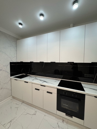 
  Продается 2-комн. квартира, 47 м², Комарова б-р, д. 1
. Фото 2.