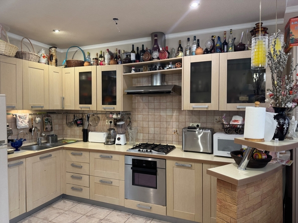 
  Продается 4-комн. квартира, 99.5 м², Жмайлова ул, д. 27
. Фото 3.