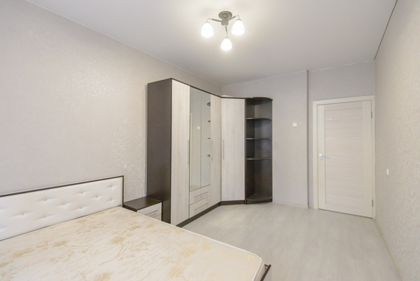 
  Продается 2-комн. квартира, 66 м², Богданова ул, д. 79
. Фото 3.