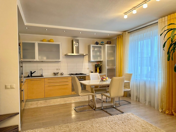 
  Продается 2-комн. квартира, 80.6 м², Закруткина ул, д. 70/2
. Фото 3.
