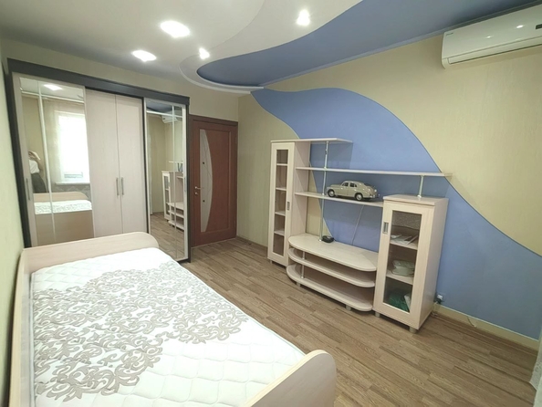 
  Продается 2-комн. квартира, 52.6 м², Малиновского ул, д. 76
. Фото 8.