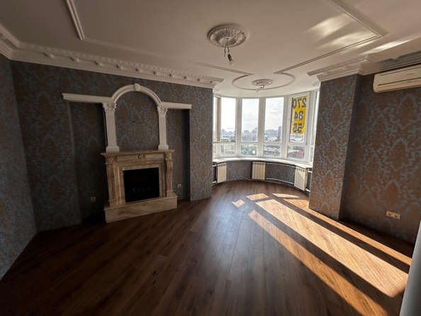 
  Продается 3-комн. квартира, 90 м², Крыловской пер, д. 10
. Фото 4.