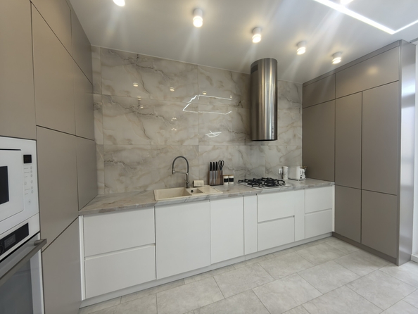 
  Продается 3-комн. квартира, 71.2 м², Берберовская ул, д. 28
. Фото 2.
