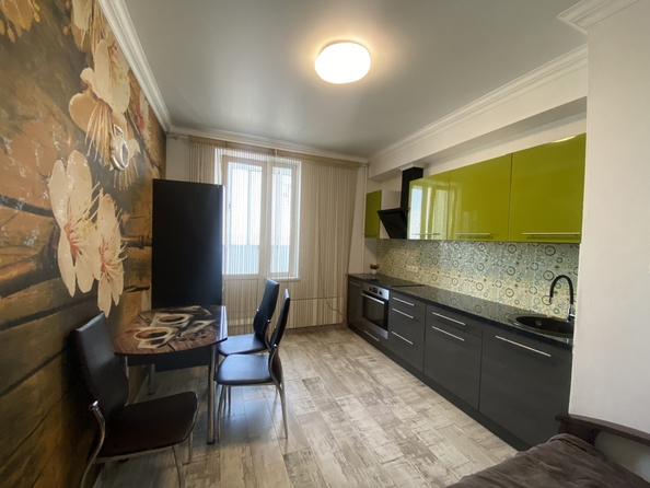 
  Продается 2-комн. квартира, 56 м², Жданова ул, д. 7
. Фото 2.