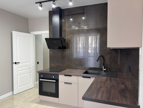 
  Продается 2-комн. квартира, 62 м², Комарова б-р, д. 1
. Фото 3.