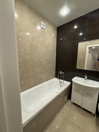 
  Продается 2-комн. квартира, 62 м², Комарова б-р, д. 1
. Фото 9.