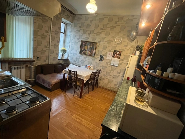 
  Продается 2-комн. квартира, 65 м², Соборный пер, д. 45
. Фото 2.