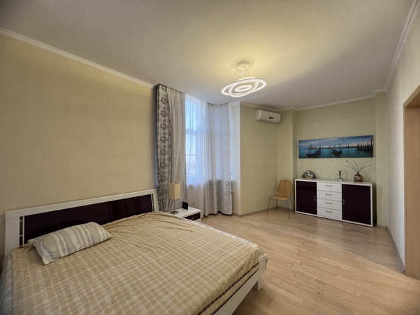 
  Продается 2-комн. квартира, 85 м², 2-я Краснодарская ул, д. 135
. Фото 2.