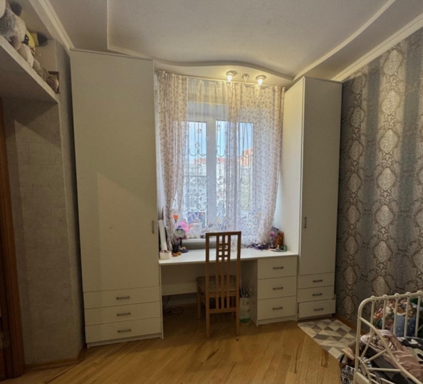 
  Продается 4-комн. квартира, 99 м², Жмайлова ул, д. 27
. Фото 9.