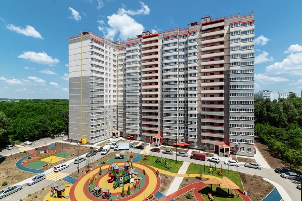 
   Продам 3-комнатную, 97 м², 40-летия Победы пр-кт, 63/15

. Фото 2.