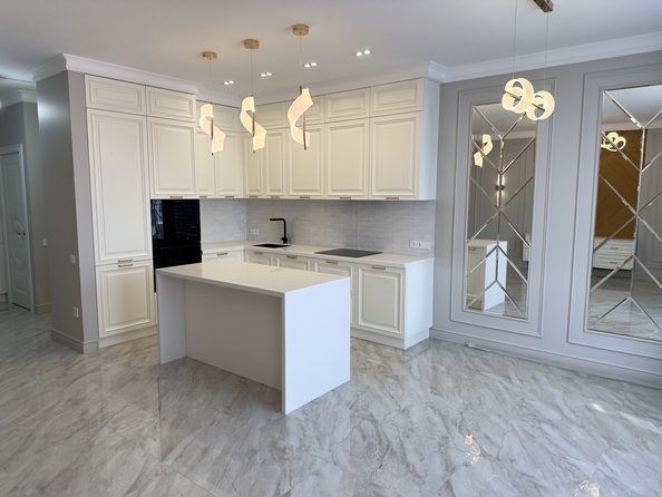 
  Продается 4-комн. квартира, 130 м², Островского пер, д. 92
. Фото 2.