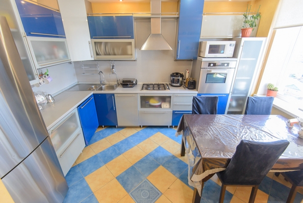 
  Продается 4-комн. квартира, 83.6 м², Павленко ул, д. 40
. Фото 2.