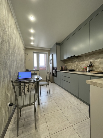 
  Продается 1-комн. квартира, 42 м², Комарова б-р, д. 18
. Фото 2.