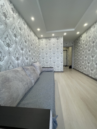 
  Продается 1-комн. квартира, 42 м², Комарова б-р, д. 18
. Фото 4.