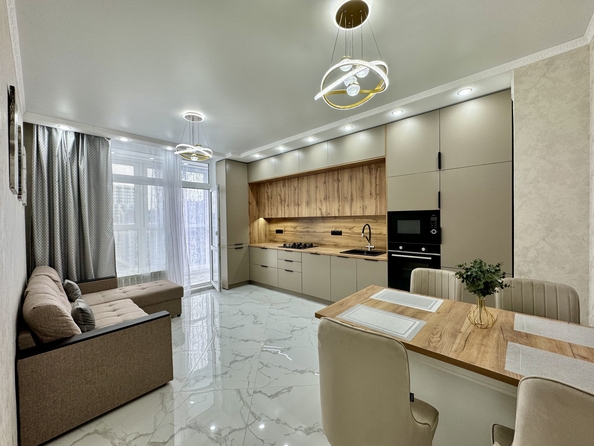 
  Продается 2-комн. квартира, 65 м², Берберовская ул, д. 11
. Фото 1.