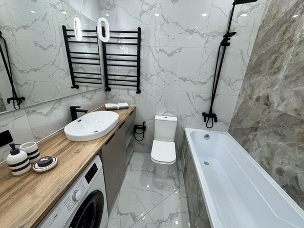 
  Продается 2-комн. квартира, 65 м², Берберовская ул, д. 11
. Фото 8.