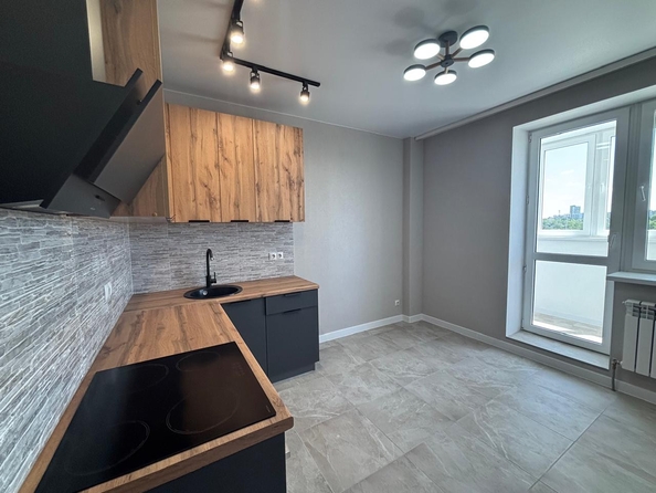 
  Продается 1-комн. квартира, 39 м², Комарова б-р, д. 1
. Фото 3.